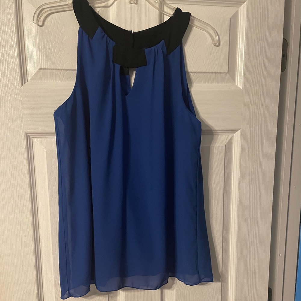 Iz Byer key hole halter top